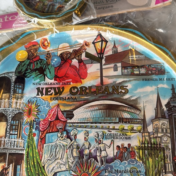Mid-century New Orleans-themed metal souvenir tray & six coasters - Picture 7 of 12